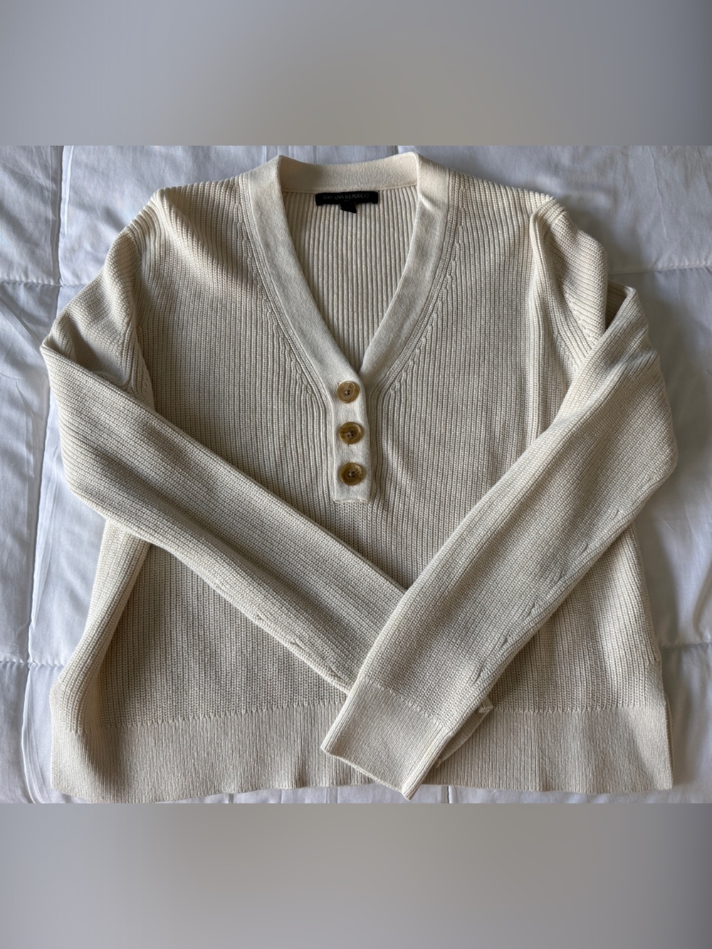 Women’s Cream Banana Republic Ribbed V-Neck Button Sweater